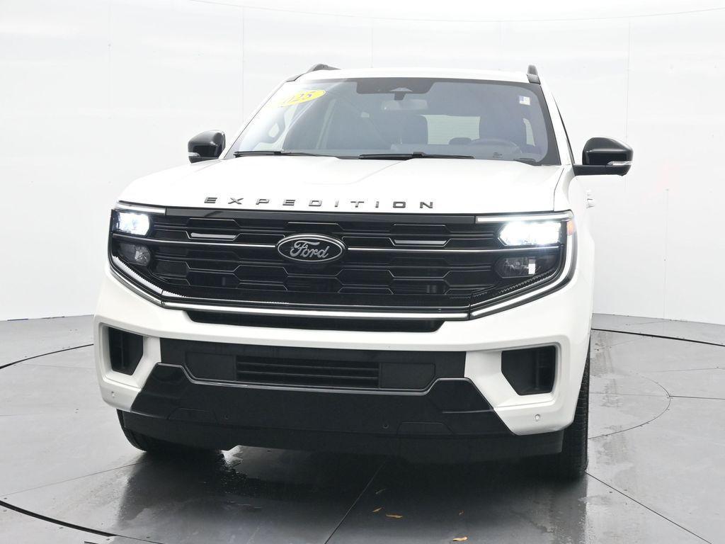 new 2025 Ford Expedition car, priced at $76,395