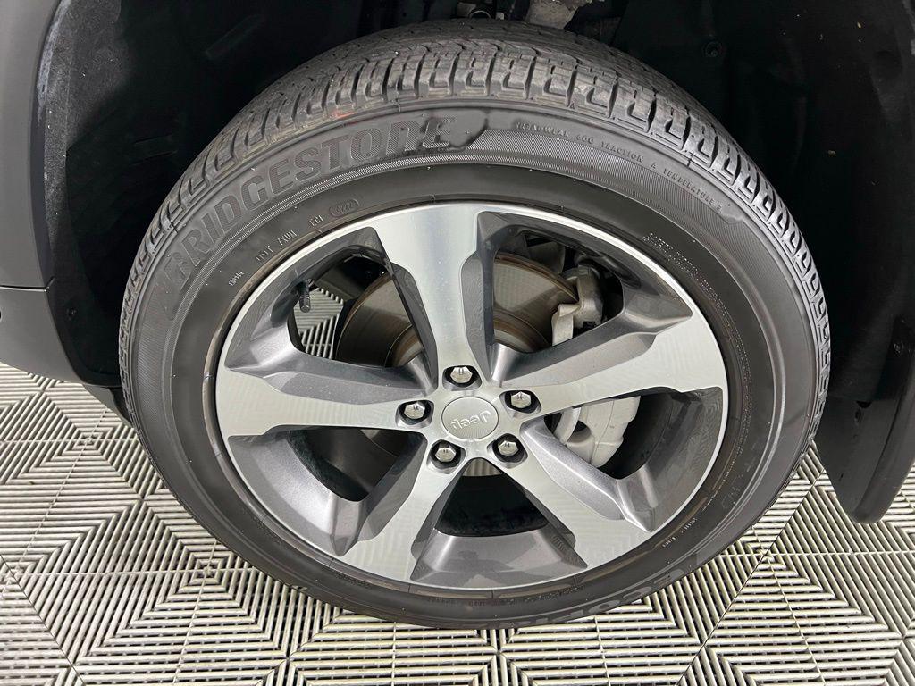 used 2023 Jeep Grand Cherokee car, priced at $31,173