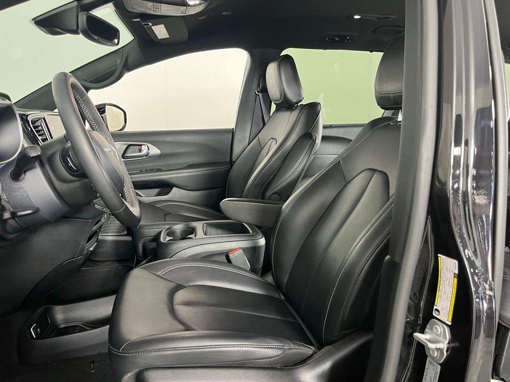 used 2025 Chrysler Pacifica car, priced at $24,973