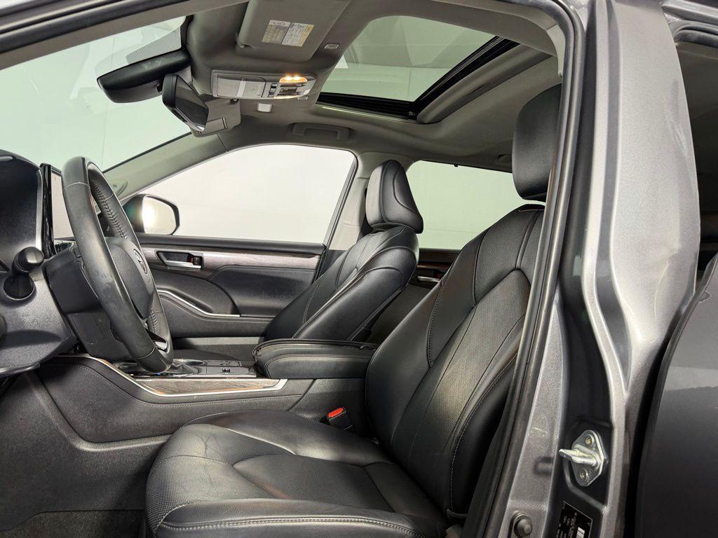 used 2024 Toyota Highlander car, priced at $40,873