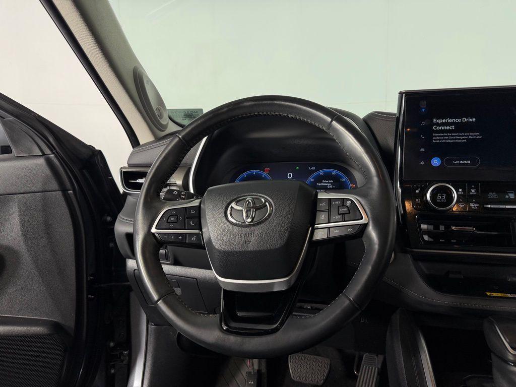 used 2024 Toyota Highlander car, priced at $40,873