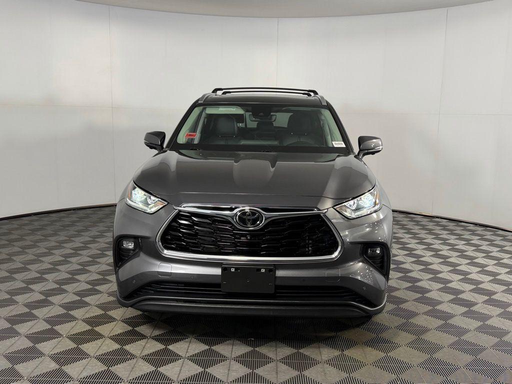 used 2024 Toyota Highlander car, priced at $40,873