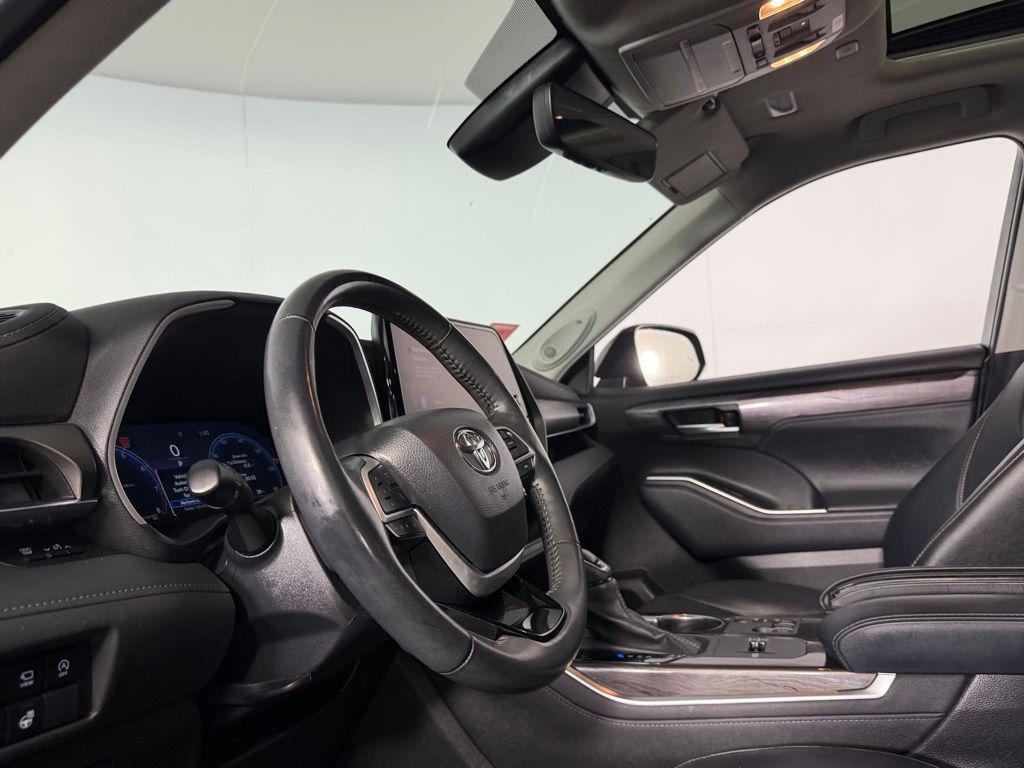 used 2024 Toyota Highlander car, priced at $40,873