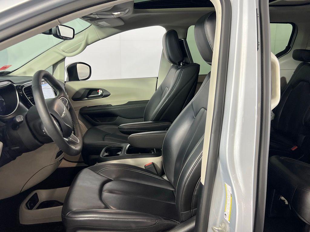 used 2023 Chrysler Pacifica car, priced at $35,175