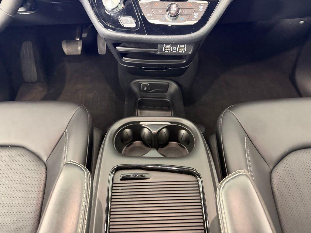 used 2024 Chrysler Pacifica Hybrid car, priced at $32,373