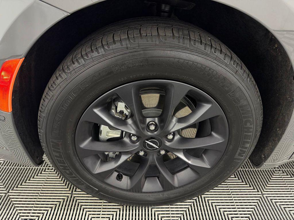 used 2024 Chrysler Pacifica Hybrid car, priced at $32,373