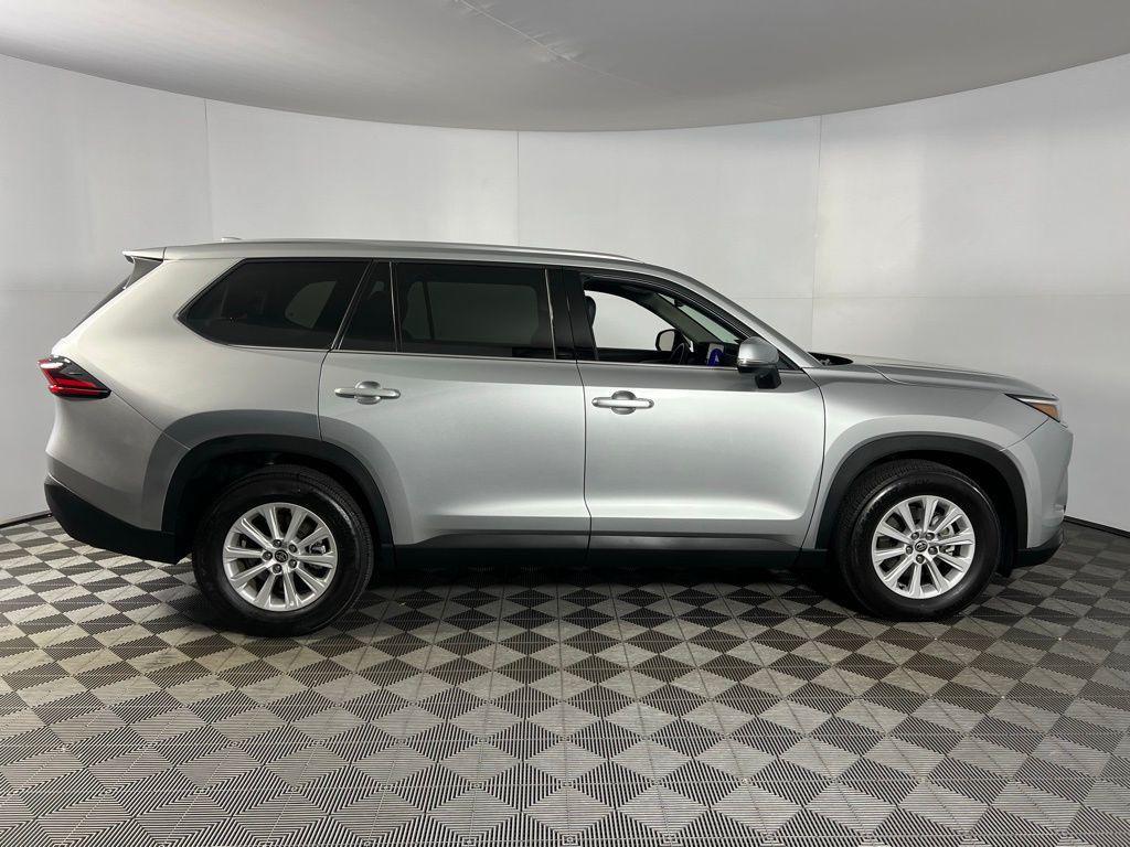 used 2025 Toyota Highlander car, priced at $43,473