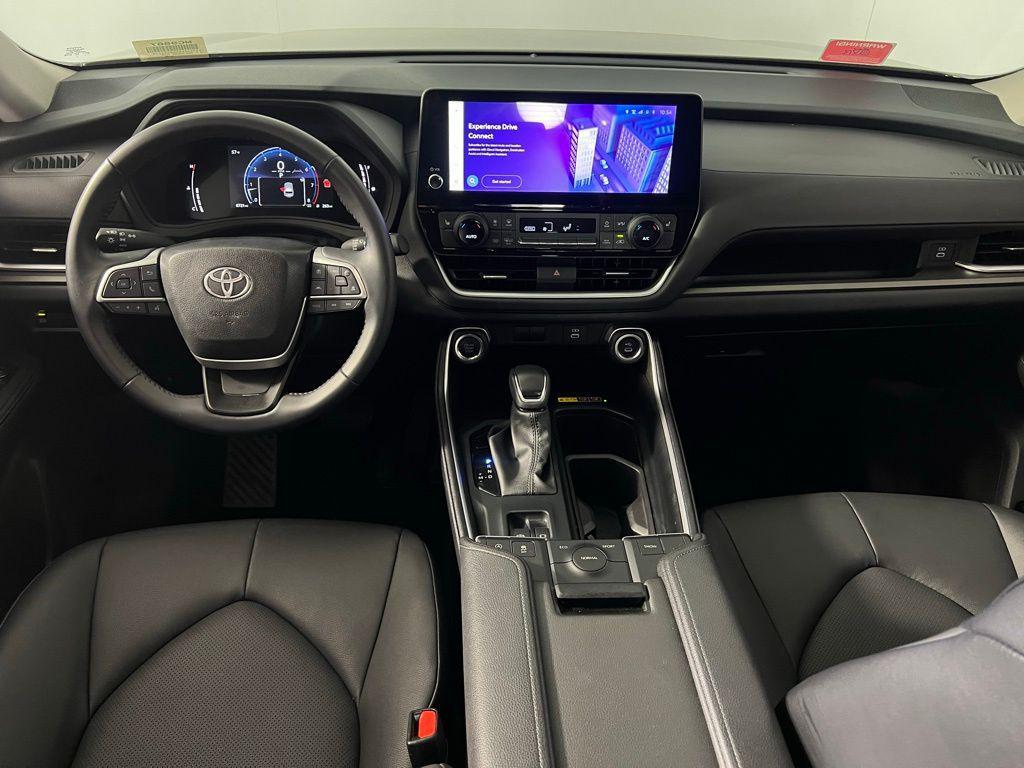 used 2025 Toyota Highlander car, priced at $43,473