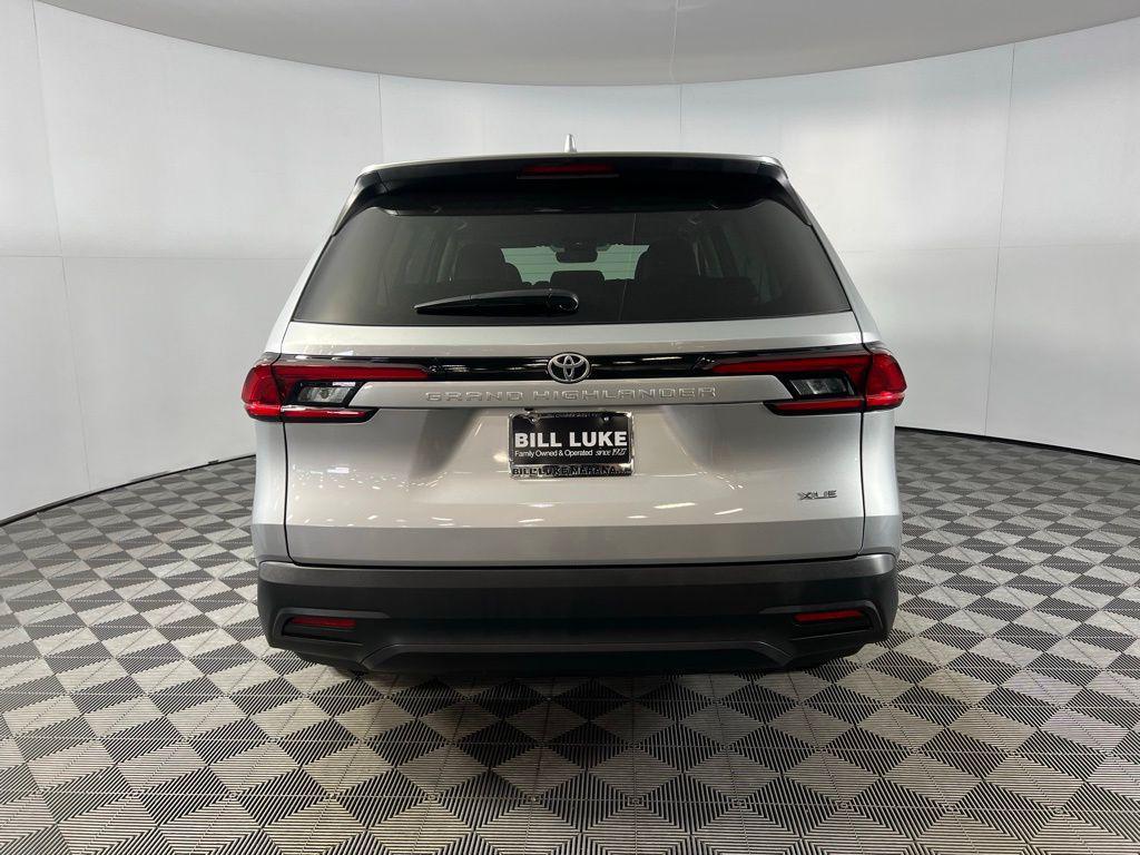 used 2025 Toyota Highlander car, priced at $43,473