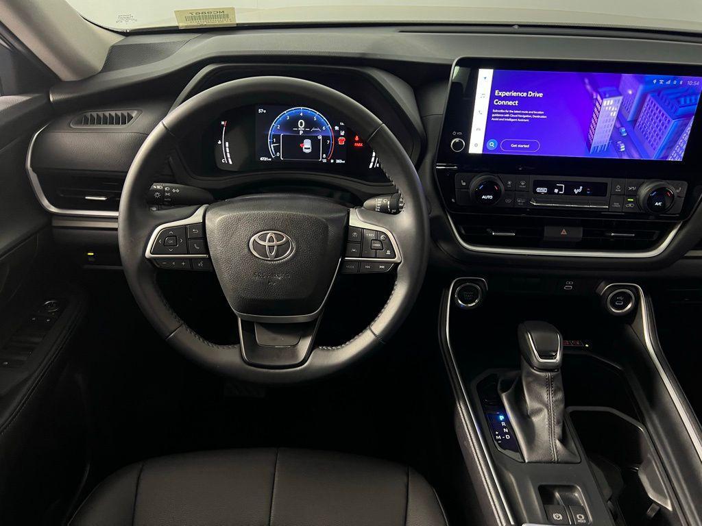 used 2025 Toyota Highlander car, priced at $43,473