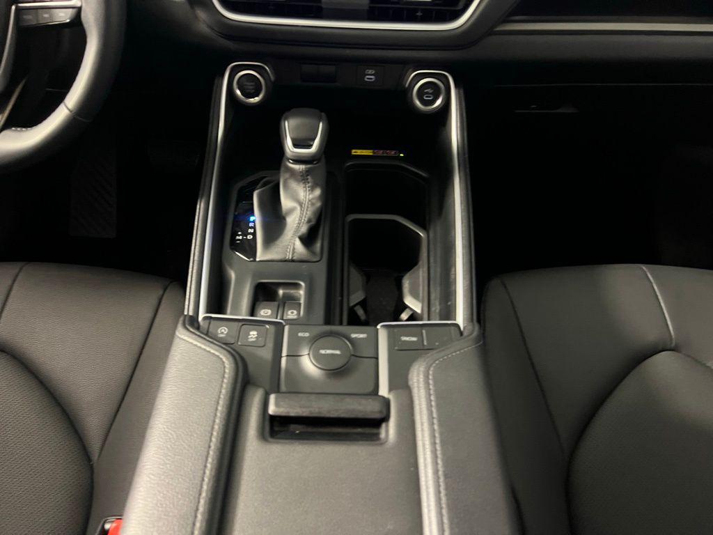 used 2025 Toyota Highlander car, priced at $43,473