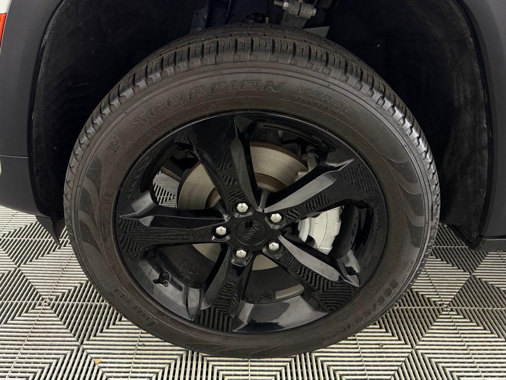 used 2024 Jeep Grand Cherokee car, priced at $36,973