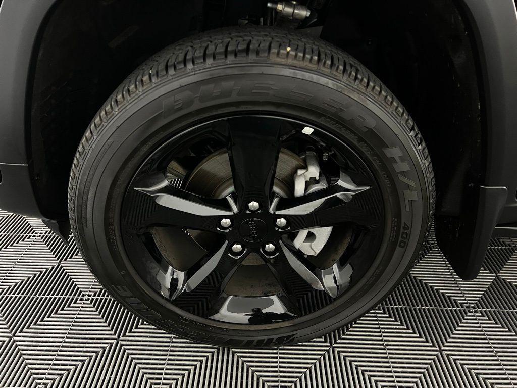 used 2025 Jeep Grand Cherokee car, priced at $34,173