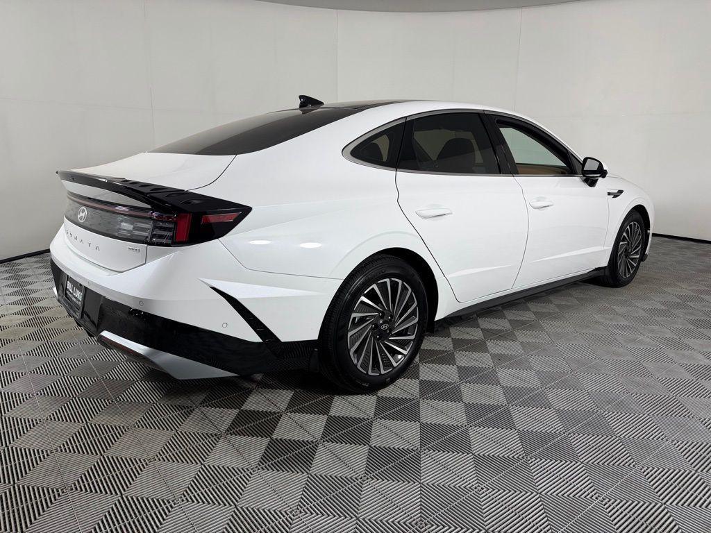 used 2025 Hyundai Sonata Hybrid car, priced at $28,074