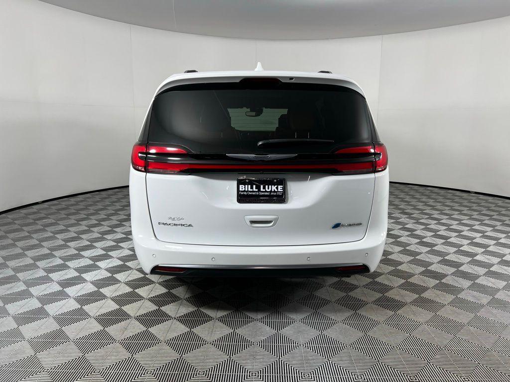 used 2022 Chrysler Pacifica car, priced at $33,175