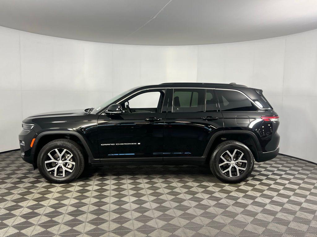 used 2024 Jeep Grand Cherokee car, priced at $31,173