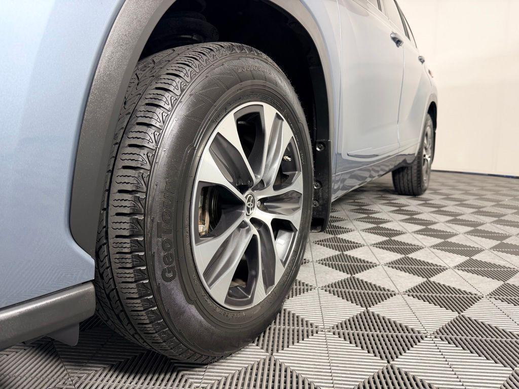 used 2022 Toyota Highlander car, priced at $34,573