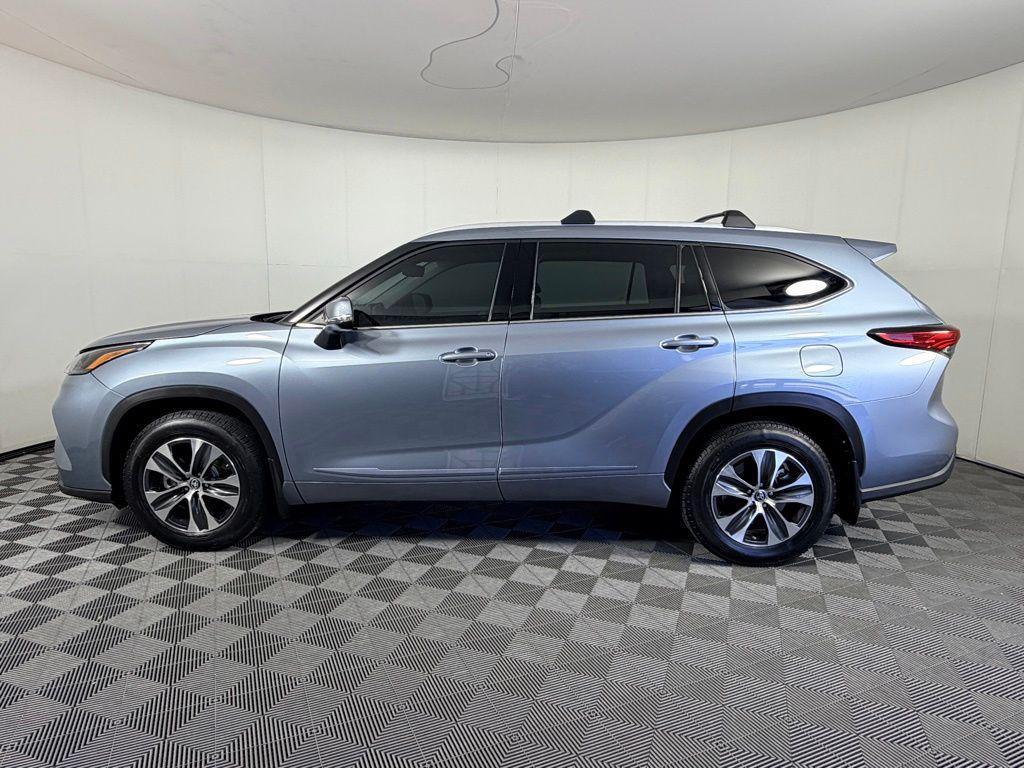 used 2022 Toyota Highlander car, priced at $34,573