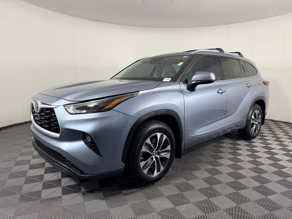 used 2022 Toyota Highlander car, priced at $34,573