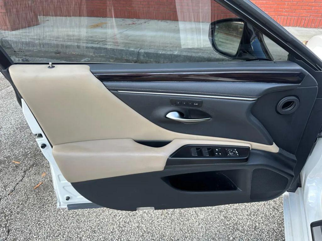 used 2020 Lexus ES 350 car, priced at $26,999