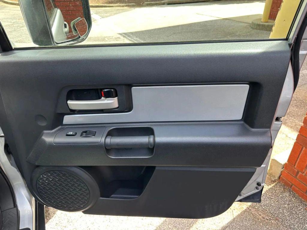 used 2007 Toyota FJ Cruiser car, priced at $15,995