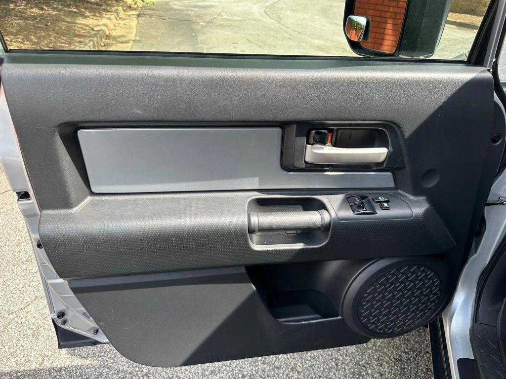 used 2007 Toyota FJ Cruiser car, priced at $17,995