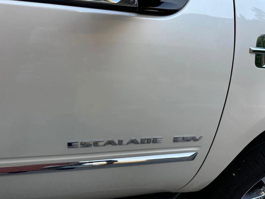 used 2014 Cadillac Escalade ESV car, priced at $10,499