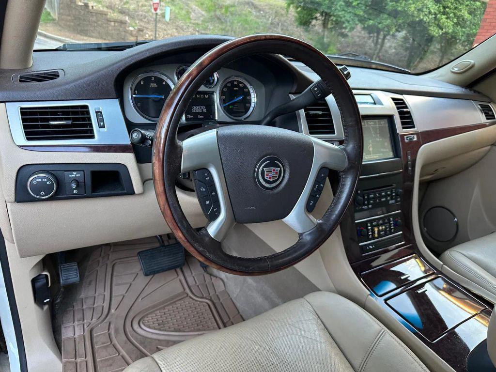 used 2014 Cadillac Escalade ESV car, priced at $10,499