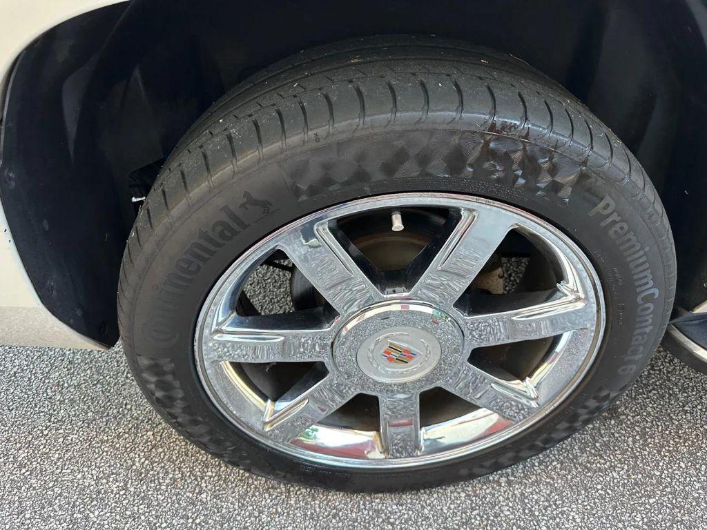 used 2014 Cadillac Escalade ESV car, priced at $10,499