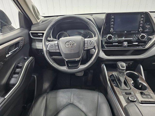 used 2021 Toyota Highlander car, priced at $31,094