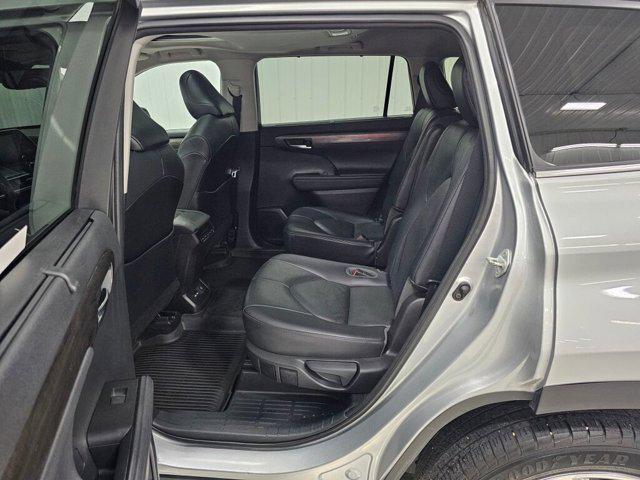 used 2021 Toyota Highlander car, priced at $31,094