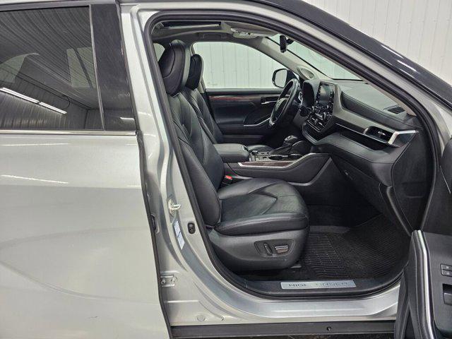 used 2021 Toyota Highlander car, priced at $31,094
