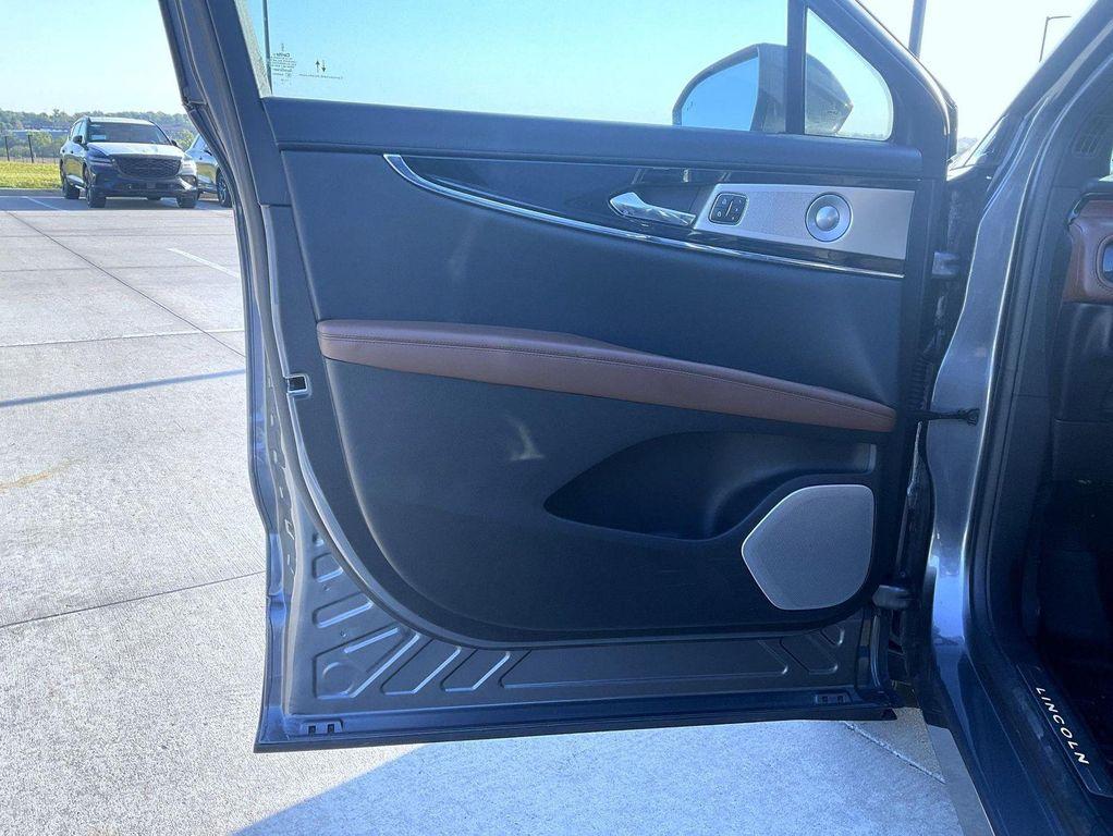used 2022 Lincoln Nautilus car, priced at $40,444