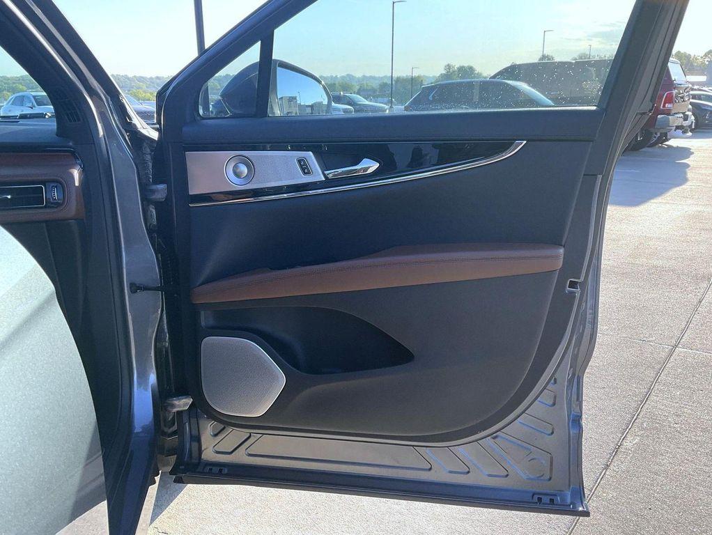used 2022 Lincoln Nautilus car, priced at $40,444