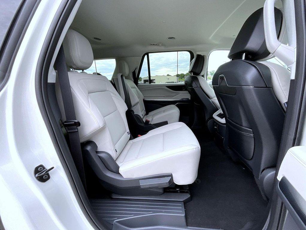 new 2026 Lincoln Navigator car, priced at $98,639