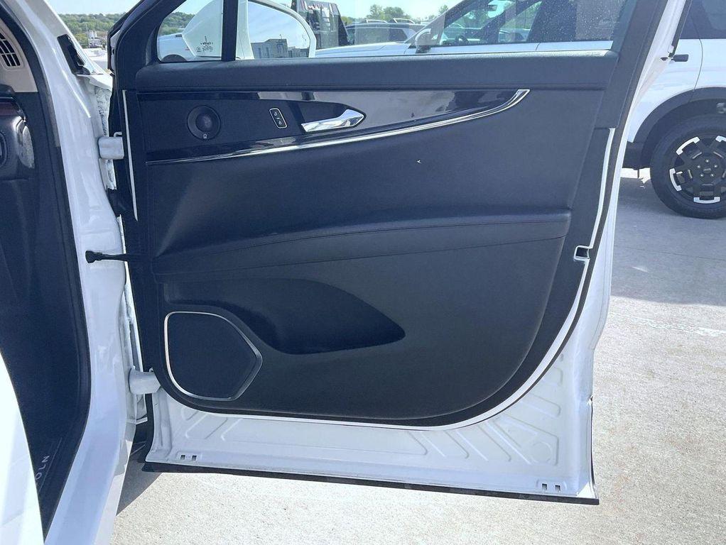 used 2023 Lincoln Nautilus car, priced at $42,124