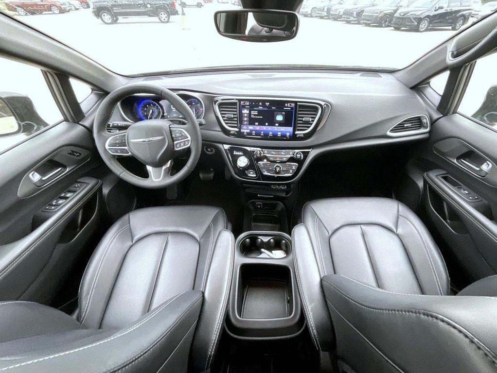 used 2025 Chrysler Pacifica car, priced at $29,783