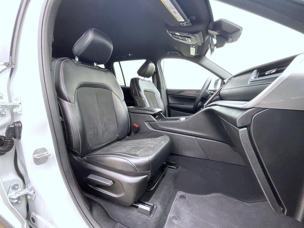 used 2025 Jeep Grand Cherokee car, priced at $33,900