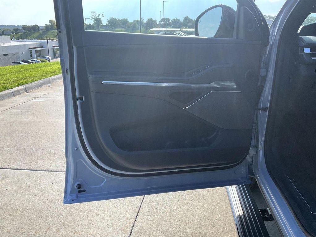 new 2027 Lincoln Navigator car, priced at $114,090