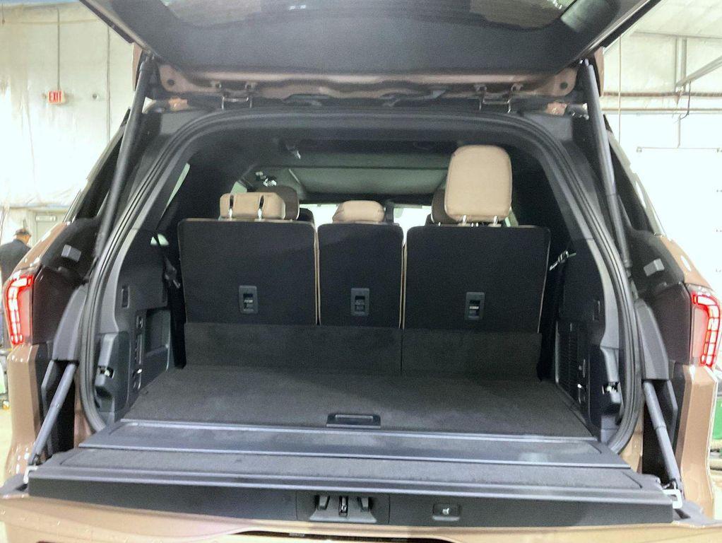 new 2026 Lincoln Navigator car, priced at $124,420