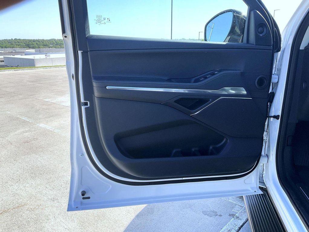 new 2026 Lincoln Navigator car, priced at $95,939