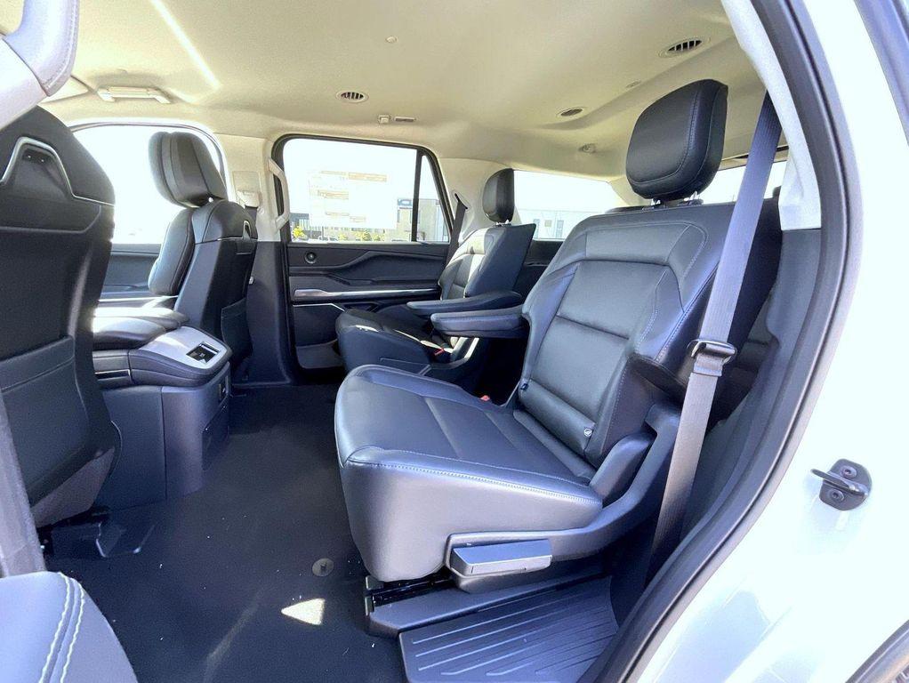 new 2026 Lincoln Navigator car, priced at $95,939