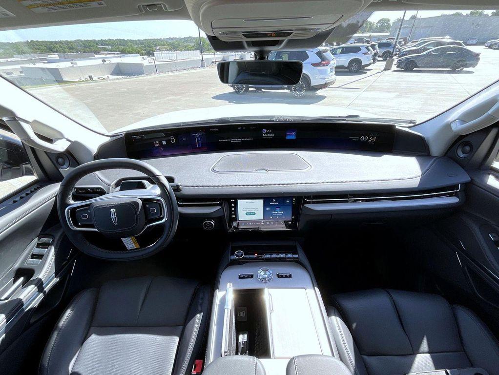 new 2026 Lincoln Navigator car, priced at $95,939