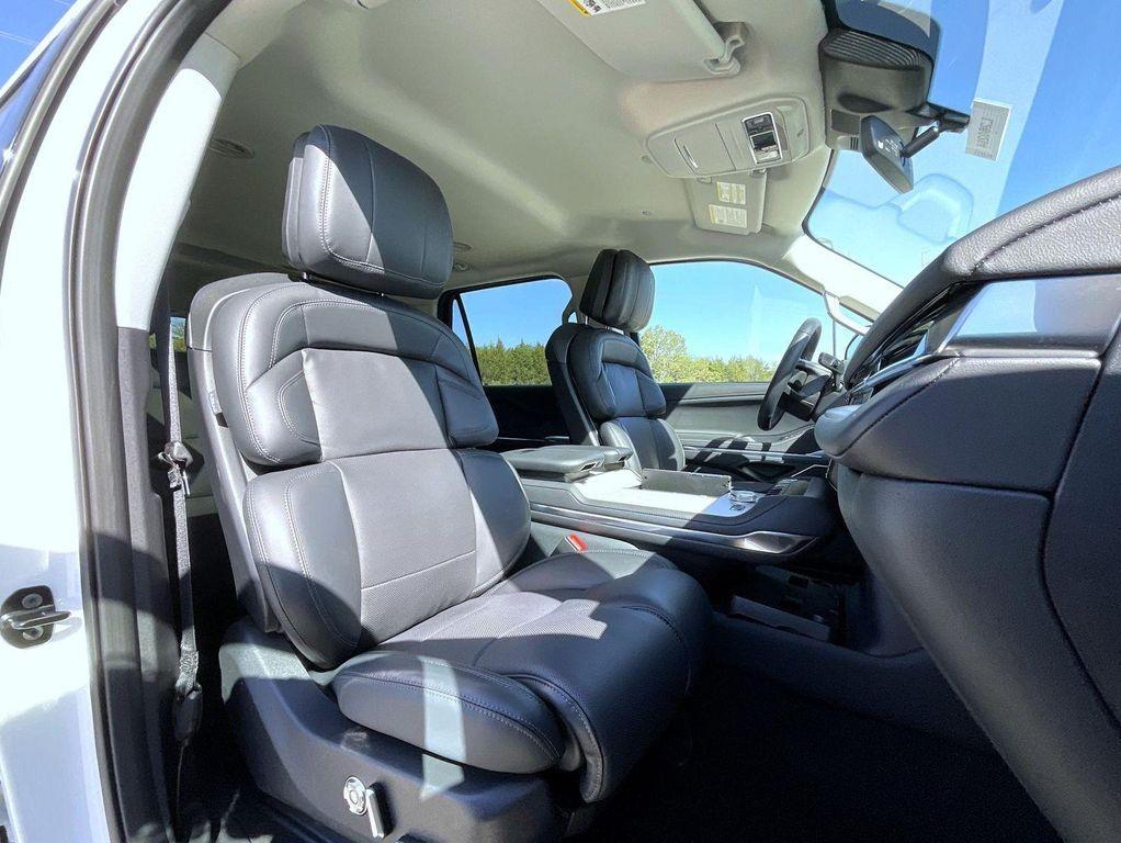 new 2026 Lincoln Navigator car, priced at $95,939