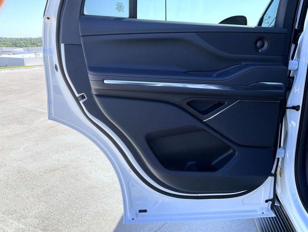 new 2026 Lincoln Navigator car, priced at $95,939