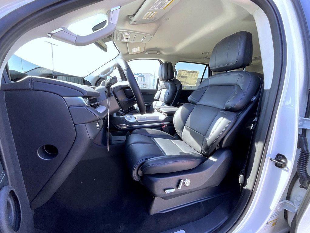 new 2026 Lincoln Navigator car, priced at $95,939