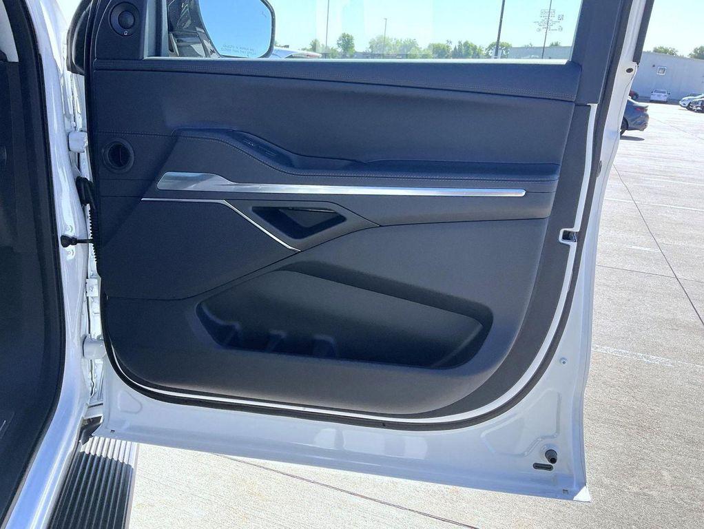 new 2026 Lincoln Navigator car, priced at $95,939