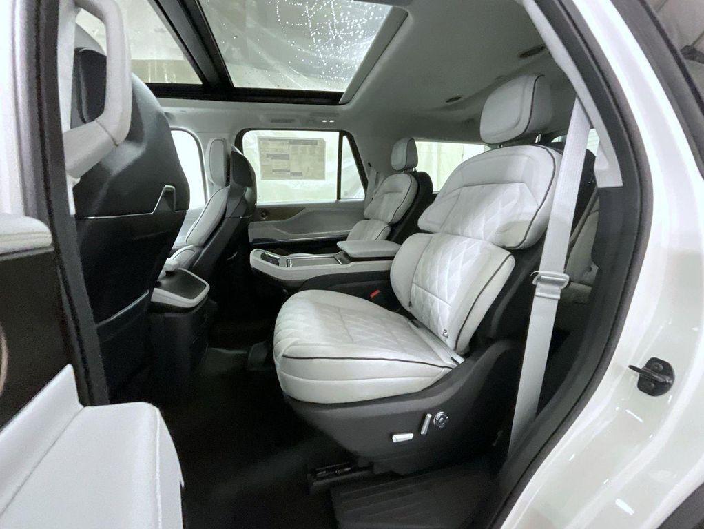 new 2026 Lincoln Navigator car, priced at $123,670