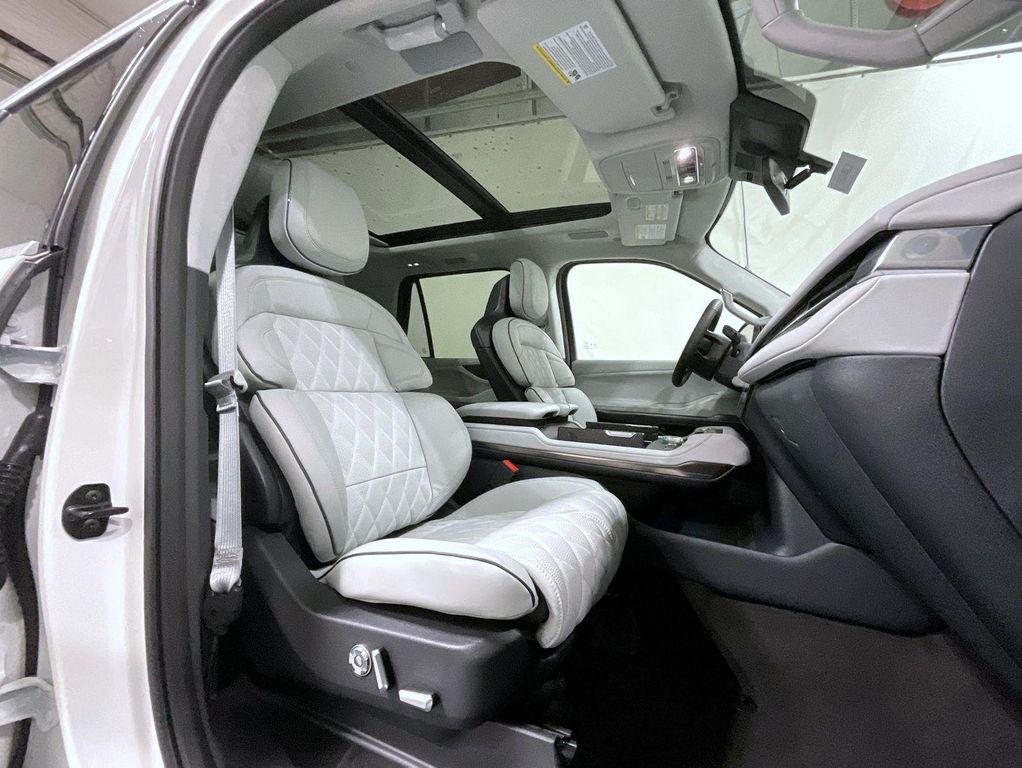 new 2026 Lincoln Navigator car, priced at $123,670