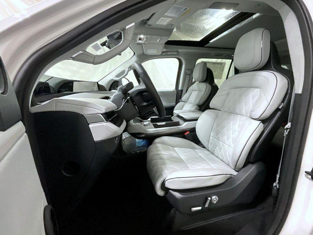 new 2026 Lincoln Navigator car, priced at $123,670